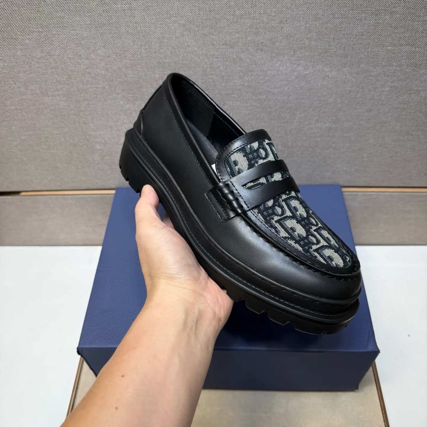 ⬛️Men's shoes 💰p442 [Dior~] Men's casual shoes 2025z cabinet sales simultaneously 🔶Size: 39-44 #️⃣ 🔷2 colors🔜The upper is made of multi-material splicing➕Genuine leather lining, comfortable and breathable, sole: original comfortable and wear-resistant outsole, ⚠️Real shot📱Photographed🎬The real thing is better📢📢📢